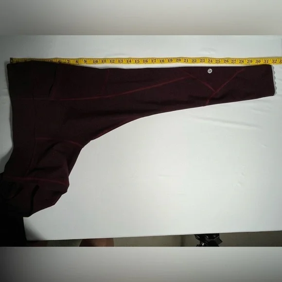 Lululemon Women’s Tight Stuff II-Reflective Details on Bottom of Leggings-Size 8 - Picture 11 of 12